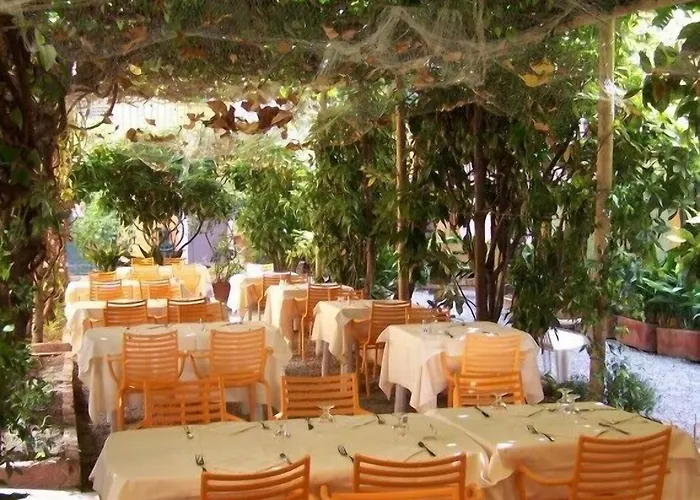מלון Lavagnese
